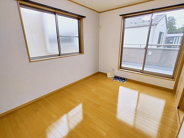 洋室6.0帖南東側、お子さんのためのお部屋にいかがでしょうか