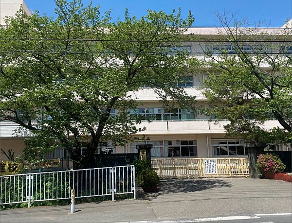 東中学校