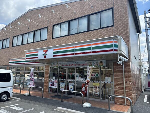 セブンイレブン箕面粟生外院1丁目店（899m）