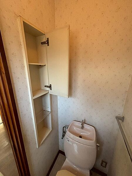 1階・トイレの収納スペース♪