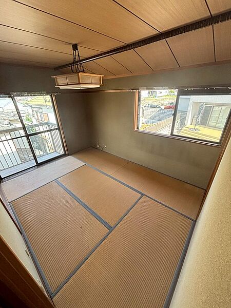 2階・収納付の和室♪