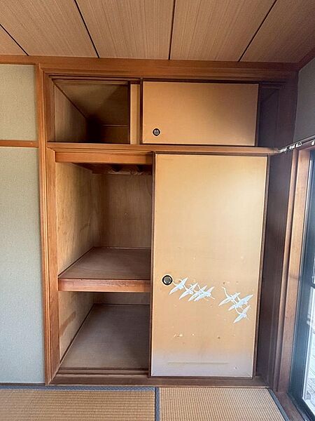 2階・収納付の和室♪