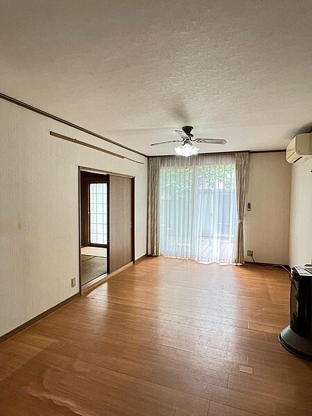 南向きのお部屋で明るく開放感があります♪