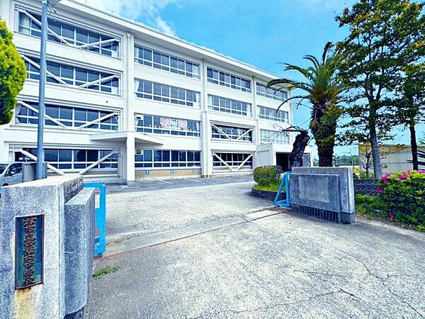 津市立西橋内中学校 1259m