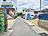 外観：前面道路含む現地写真