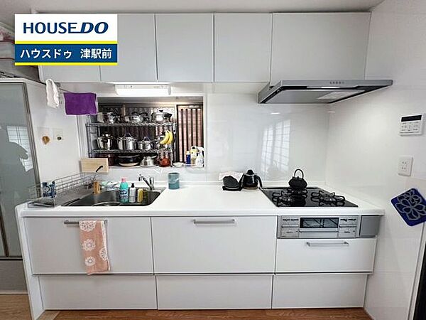 ■キッチンスペース「衣食住」と「家族」。一生懸命に働いたお父さんの安らぐ場所。美味しい料理を振舞うお母さんの使い易さ。お子様のための住環境。マイホームへの皆様の思いをお聞かせください♪