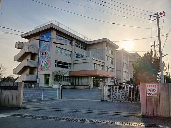 佐野市立城北小学校 570m