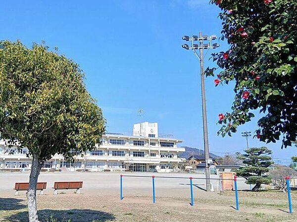 佐野市立界小学校 860m