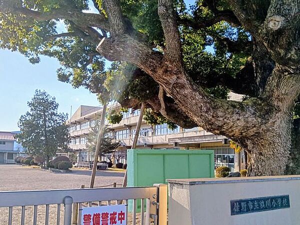 佐野市立旗川小学校 530m