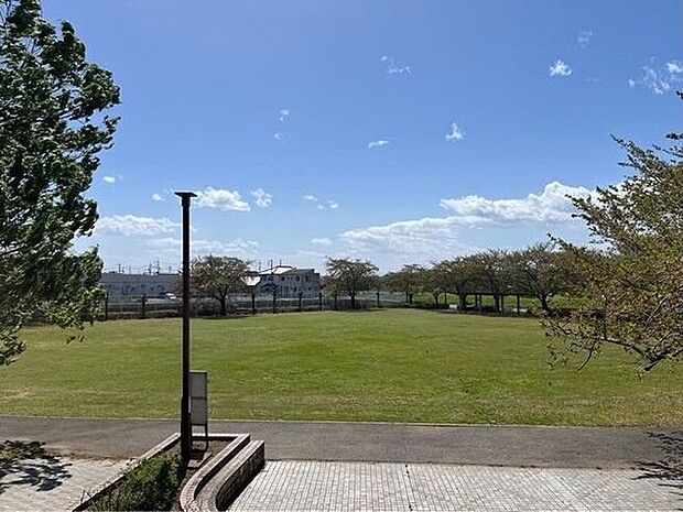 朱雀中央公園 880m