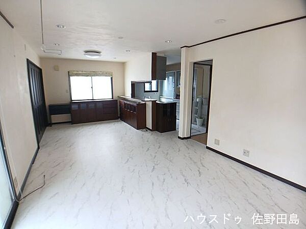 20帖の広々としたLDKです。