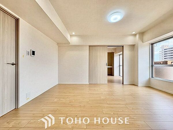 【家族だんらん】ここにはみんなが集い、食事と楽しい会話が始まる。話に夢中になりすぎて、ついつい時を忘れ夜半過ぎになってしまう。そんな束の間の幸せを感じさせてくれる場所でありたい・・