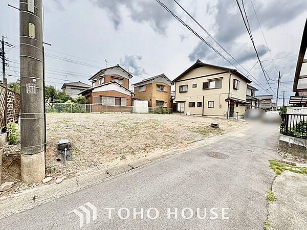 【未完成だからこそ、広がる理想のイメージ】外構工事が進む現在の様子は、住まいが命を吹き込まれる特別な瞬間。図面だけでは分からない光の入り方や周辺環境との調和を、現場でじっくり体感できます。