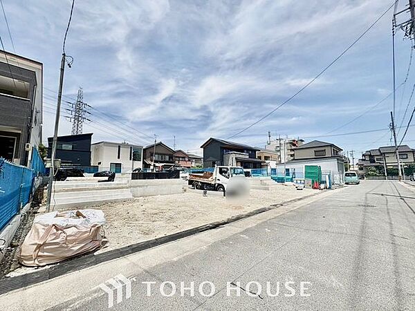 帰宅途中にショッピングやカフェを楽しんだり、利便性の良いこの地の生活は人々を魅了します。心行くままに季節の流れを感じ、ゆったりとした一時を。時間の流れを取戻し、休日はスローライフを。
