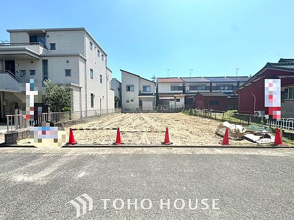 【未完成だからこそ、広がる理想のイメージ】外構工事が進む現在の様子は、住まいが命を吹き込まれる特別な瞬間。図面だけでは分からない光の入り方や周辺環境との調和を、現場でじっくり体感できます。