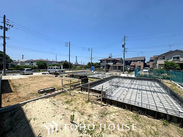 帰宅途中にショッピングやカフェを楽しんだり、利便性の良いこの地の生活は人々を魅了します。心行くままに季節の流れを感じ、ゆったりとした一時を。時間の流れを取戻し、休日はスローライフを。