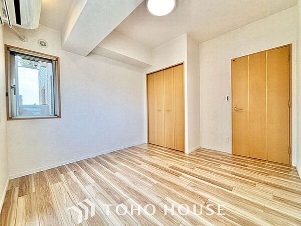 【子供の成長に合わせて】お子様の成長と共に「住まい方」も変化していきます。居室にはクローゼットを完備し、自由度の高い家具の配置が叶うシンプルな空間です。