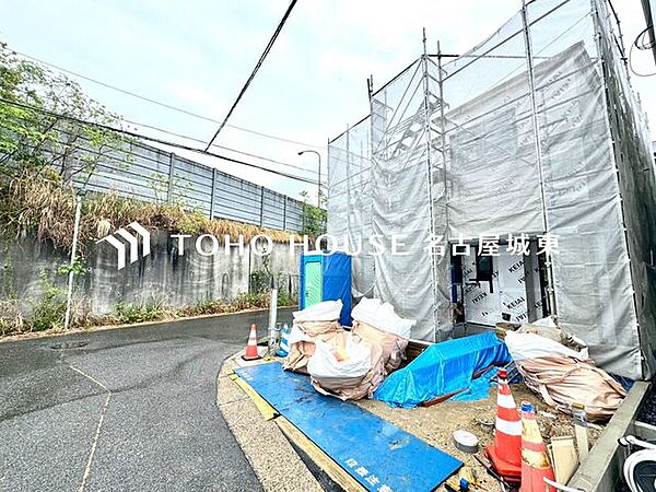 帰宅途中にショッピングやカフェを楽しんだり、利便性の良いこの地の生活は人々を魅了します。心行くままに季節の流れを感じ、ゆったりとした一時を。時間の流れを取戻し、休日はスローライフを。