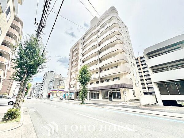 帰宅途中にショッピングやカフェを楽しんだり、利便性の良いこの地の生活は人々を魅了します。心行くままに季節の流れを感じ、ゆったりとした一時を。時間の流れを取戻し、休日はスローライフを。