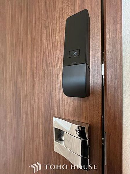 【セキュリティシステム】年々下がる、軽犯罪の検挙率。年間13万件以上の住宅への侵入窃盗犯罪....。犯罪や事故の報道を耳にするたびに、自分の大切な家族が犯罪や事故に巻き込まれはしないかと、心配になる…