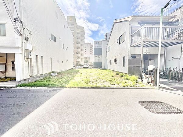 建物完成前には物件の現地と、近隣の完成施工例をご案内させて頂きます。その他資金計画やローン返済シュミレーションなど、ファイナンス面のご相談も承ります。お気軽にご相談下さいませ。