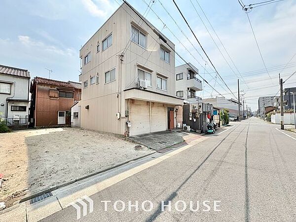 【未完成だからこそ、広がる理想のイメージ】外構工事が進む現在の様子は、住まいが命を吹き込まれる特別な瞬間。図面だけでは分からない光の入り方や周辺環境との調和を、現場でじっくり体感できます。