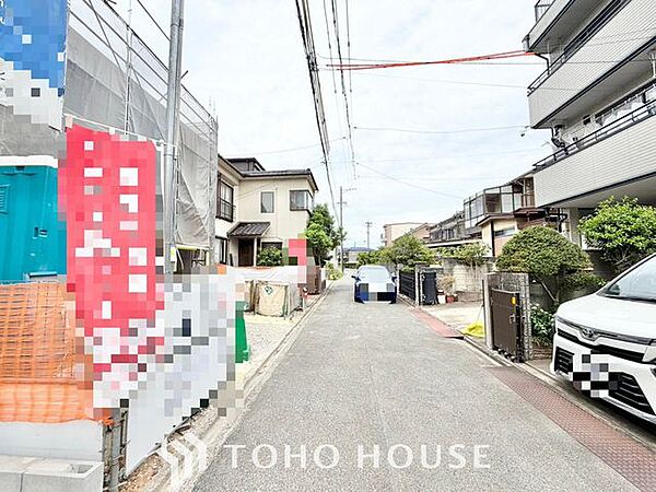 方角や時間帯の違いで日当たりがどう変化するか、周辺の道路や学校、お店や道路 の音など、家の中で静かに過ごせるかチェックできるのも、完成済みならでは。