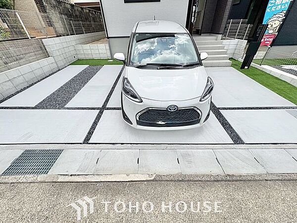 【カースペース2台】2台分の駐車スペースがあると何かと便利。2台所有の方はもちろん、誰かが遊びに来る時にも自宅に駐車可能なスペースがあると重宝します。