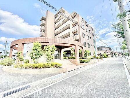 帰宅途中にショッピングやカフェを楽しんだり、利便性の良いこの地の生活は人々を魅了します。心行くままに季節の流れを感じ、ゆったりとした一時を。時間の流れを取戻し、休日はスローライフを。