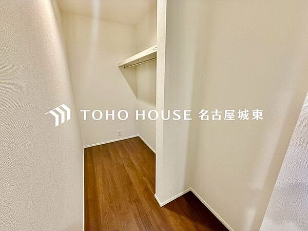 【ひろびろ収納】たくさんの洋服はもちろん。お子様の玩具や思い出の品、季節物の家電製品やキャリーバック、お荷物が多い方でも安心のスペースです。