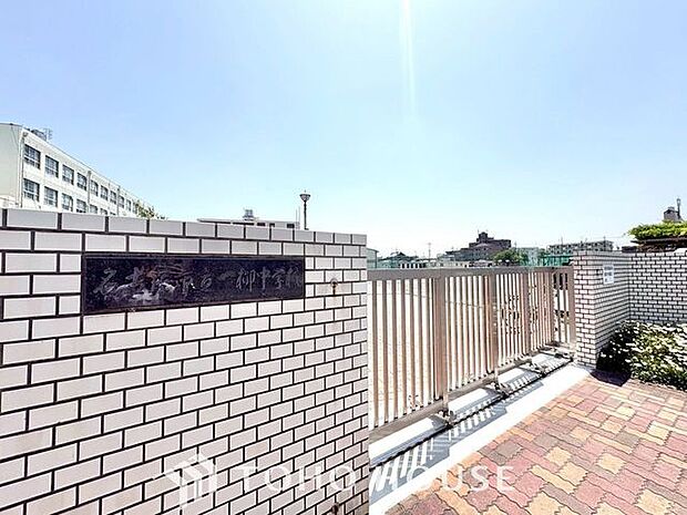 名古屋市立一柳中学校 徒歩9分。 680m