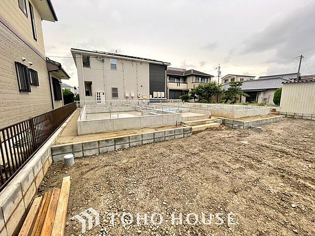 【完成へのカウントダウン。今なら「中身」も見学可能】現在着々と施工中。完成後は隠れてしまう構造を、ご自身の目で確認できる貴重なタイミングです。日々形を変え、理想の家が出来上がっていく高揚感をぜひ。