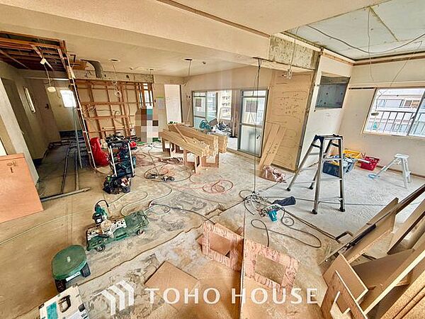 【かけがえのない時間】『LDKは家族だんらんをデザイン』広いLDKでは家族が集まり、一緒の時間がすごせる工夫がされております。日常の当たり前のひとコマがいつか一生の宝物になります。
