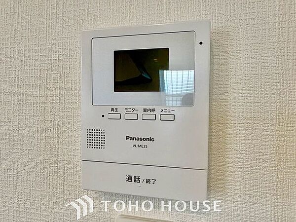 【モニター付きインターホン】今や当たり前の設備ですが、お子様の留守番時にも重宝する必須防犯アイテムです。留守中に誰が訪ねてきたのかも確認できますし、在宅中も「見える安心」がそこにあります。