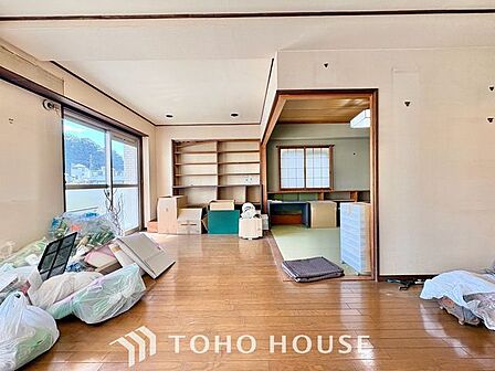 【かけがえのない時間】『LDKは家族だんらんをデザイン』広いLDKでは家族が集まり、一緒の時間がすごせる工夫がされております。日常の当たり前のひとコマがいつか一生の宝物になります。