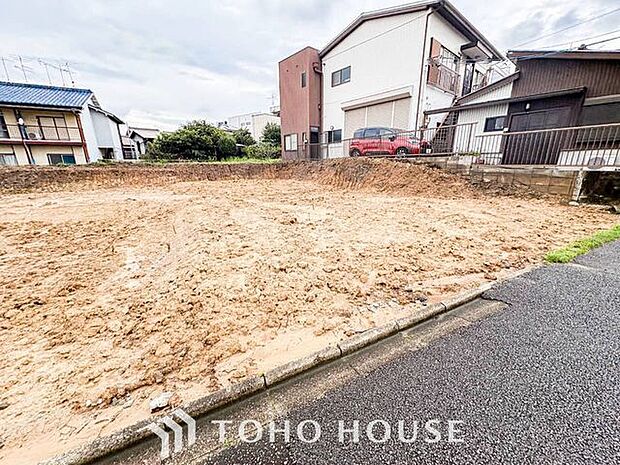 帰宅途中にショッピングやカフェを楽しんだり、利便性の良いこの地の生活は人々を魅了します。心行くままに季節の流れを感じ、ゆったりとした一時を。時間の流れを取戻し、休日はスローライフを。