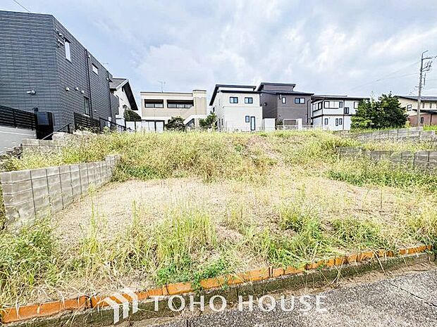 帰宅途中にショッピングやカフェを楽しんだり、利便性の良いこの地の生活は人々を魅了します。心行くままに季節の流れを感じ、ゆったりとした一時を。時間の流れを取戻し、休日はスローライフを。