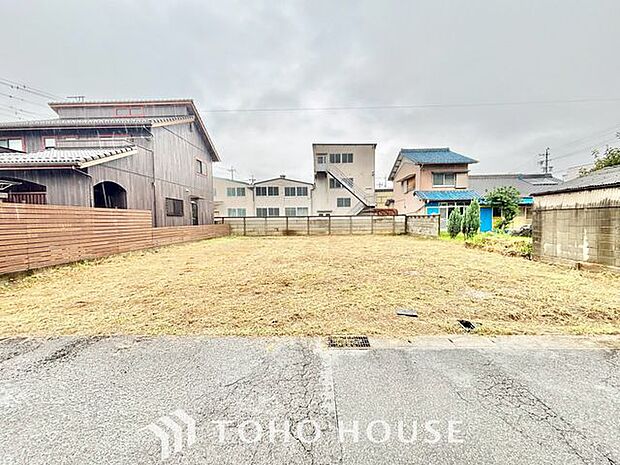 忙しく過ぎゆく日常を置き去るほど、ゆったりした時間が流れる住環境です。『快適』は「家」と「街」と「環境」が調和した時に訪れるのだと改めて感じさせてくれます。