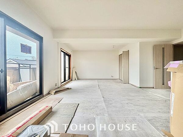 【かけがえのない時間】『LDKは家族だんらんをデザイン』広いLDKでは家族が集まり、一緒の時間がすごせる工夫がされております。日常の当たり前のひとコマがいつか一生の宝物になります。