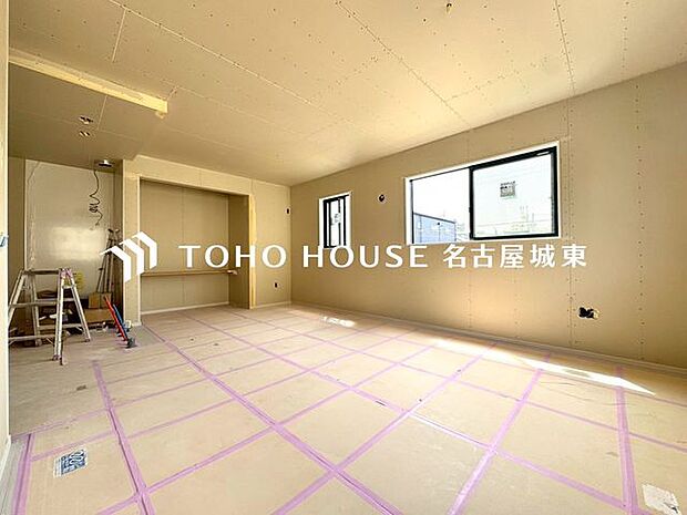 室【いつかは子供部屋として】お子様の成長に合わせて住まいのレイアウトも変わります。思春期のプライバシーを重視したり、成長に合わせて机やベットを配置したり。将来を見越しての住まい選びも大切です。