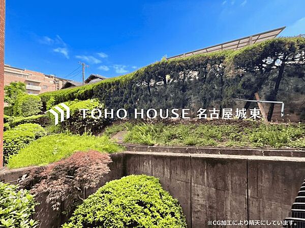 【四季を感じながら】手を伸ばせば触れることが出来そうな風景が、そのままインテリアになったような印象です。その豊かな眺望にふさわしい空間は、通風・採光も優れ、心地よい光と風が溢れます。