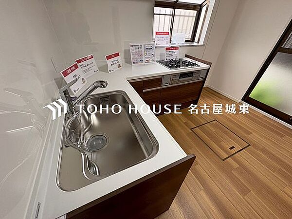 【おいしいゴハンを】『美しく＆使いやすい』。奥様想いのキッチン空間。優しい温もりを醸し出すキッチンは料理の為の配慮を散りばめられた仕様です。