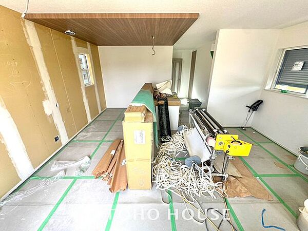 【家族がいちばん】朝は爽やかな日差しを浴びながら、家族みんなでおいしい朝食。昼下がりには読書やお昼寝でもしながらのんびりと過ごすひと時…。家族が集まる空間を、一番明るい空間に。