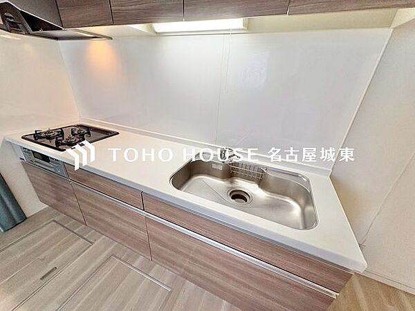 【おいしいゴハンを】『美しく＆使いやすい』。奥様想いのキッチン空間。優しい温もりを醸し出すキッチンは料理の為の配慮を散りばめられた仕様です。