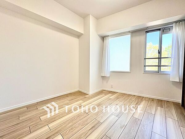 【子供の成長に合わせて】お子様の成長と共に「住まい方」も変化していきます。居室にはクローゼットを完備し、自由度の高い家具の配置が叶うシンプルな空間です。