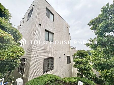帰宅途中にショッピングやカフェを楽しんだり、利便性の良いこの地の生活は人々を魅了します。心行くままに季節の流れを感じ、ゆったりとした一時を。時間の流れを取戻し、休日はスローライフを。