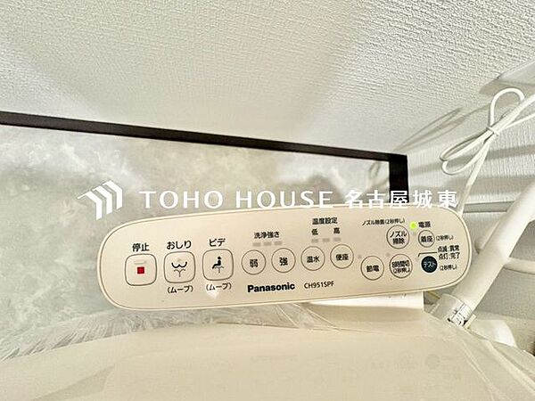 【温水洗浄機能付トイレ】温水洗浄便座は日本が誇るトイレ文化のひとつです。各家庭にも当たり前になりつつある設備のひとつです。お住まい購入時は新しいトイレで気持ちよく。
