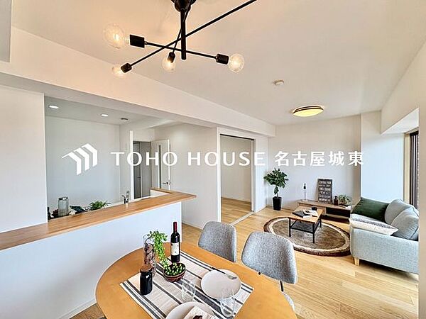 【かけがえのない時間】『LDKは家族だんらんをデザイン』広いLDKでは家族が集まり、一緒の時間がすごせる工夫がされております。日常の当たり前のひとコマがいつか一生の宝物になります。