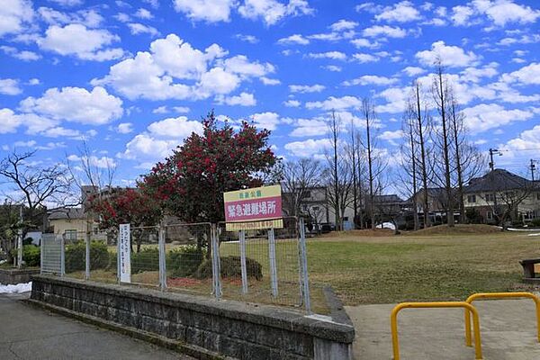 明新公園 260m