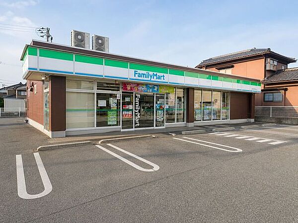 ファミリーマート福井文京六丁目店 130m